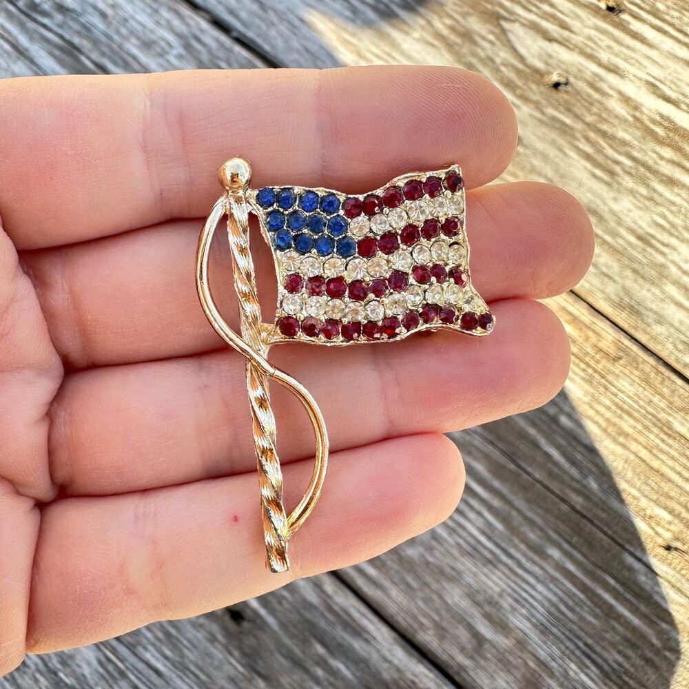 Vintage Jewelry American Flag brooch patriotic pin